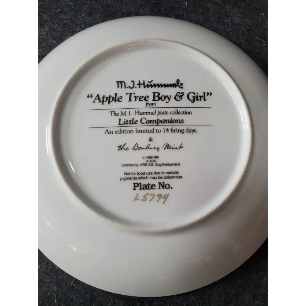 Vintage M.J. Hummel “Apple Tree Boy and Girl” Plate L5794 - Picture 3 of 4
